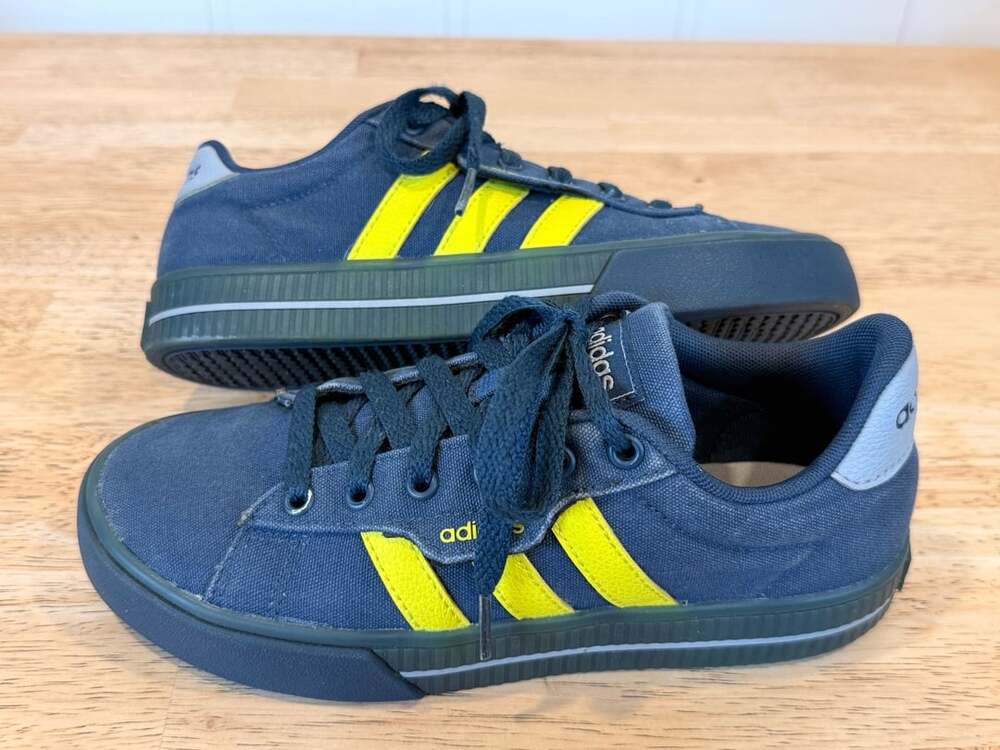 adidas Daily 3.0 Skate Shoe Kids Size 3.5